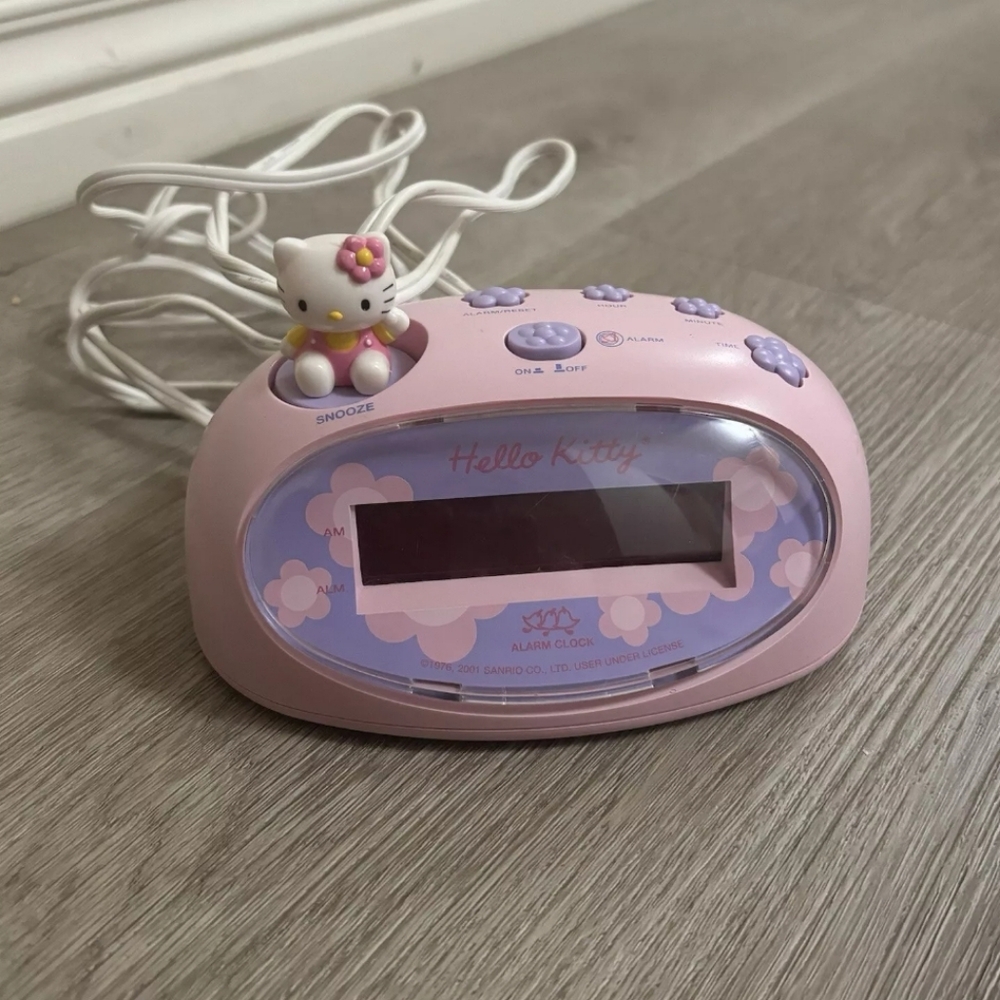 RARE Sanrio digital pink hello kitty vintage 2004 LED alarm clock
